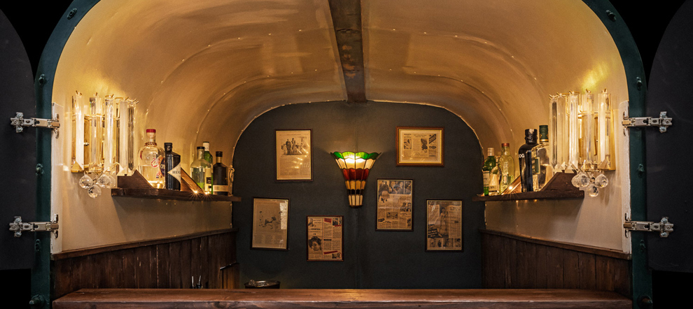 horsebox gin bar
