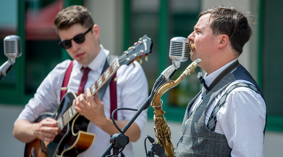 Racing-Band-Brighton-Racecourse-Roundup-Title-Sussex-www.titlesussex.co_.uk_.jpg