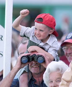 Cheering on the winners Brighton Races on Title Sussex Magazine www.titlesussex.co.uk