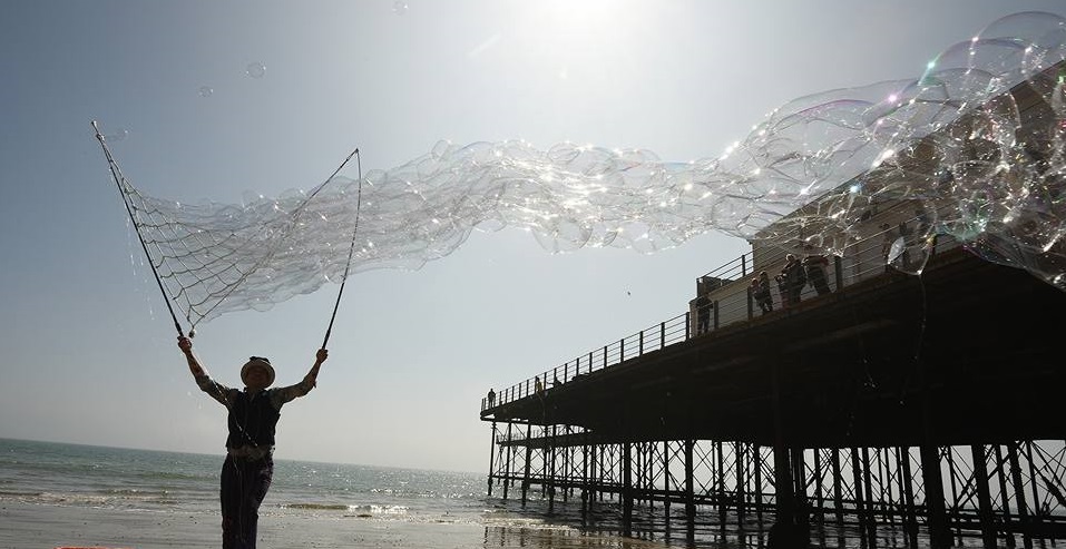 Mujishan the bubble man in Bognor things to do in Sussex on Title Sussex Magazine www.titlesussex.co.uk