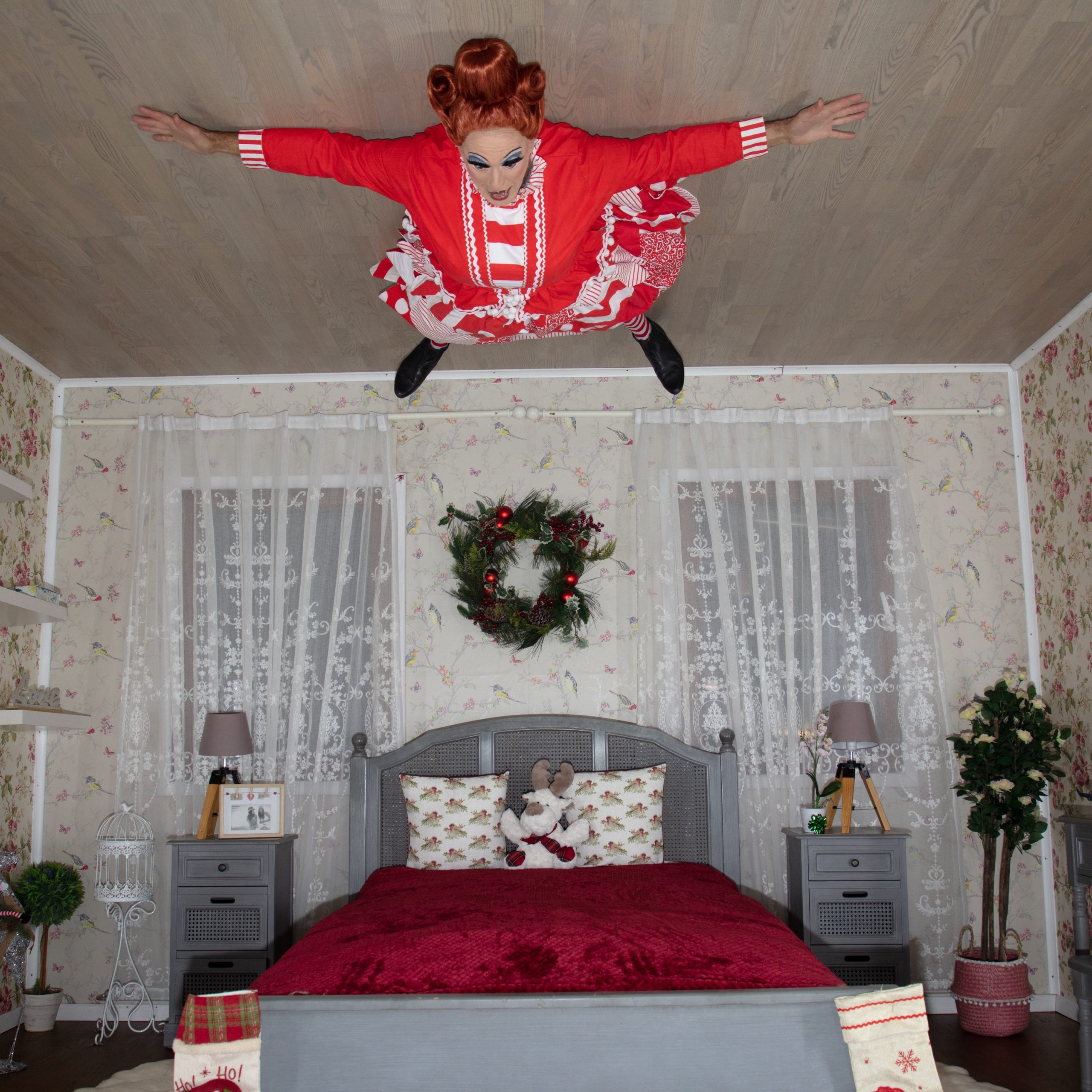 4114 Floating at the Upside Down House www.titlesussex.co.uk