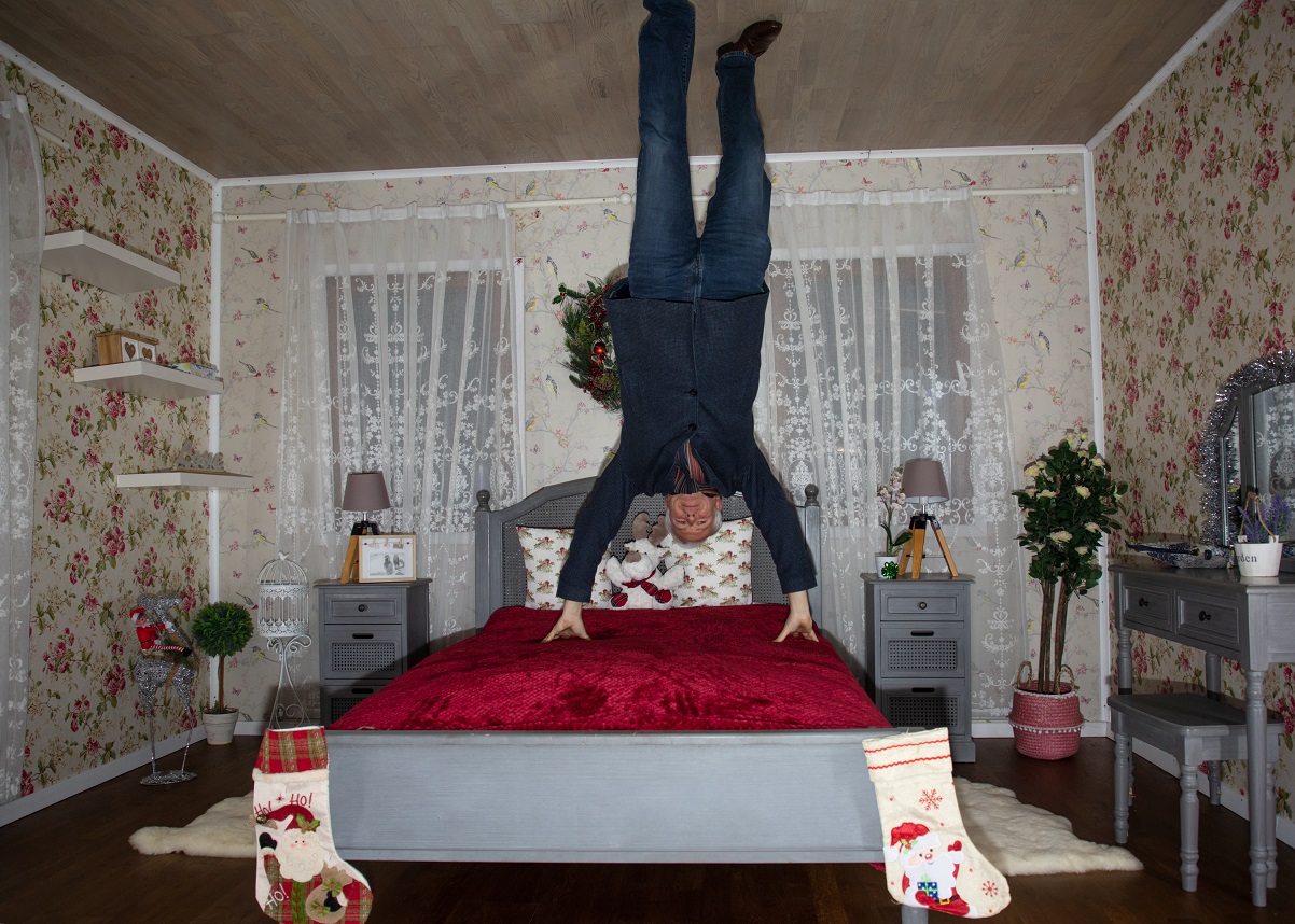4119 Christmas in the Upside Down House www.titlesussex.co.uk