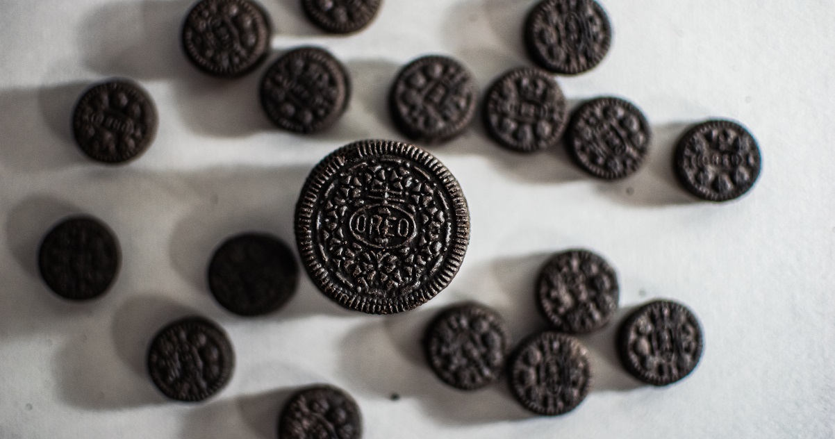 oreos with a few scattered and one in focus - article for title sussex www.titlesussex.co.uk (002)