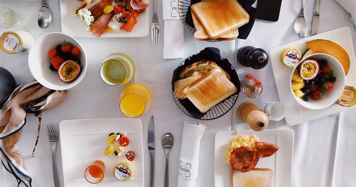 stylish brunch table for bottomless brunch spots in brighton - article for title sussex www.titlesussex.co.uk